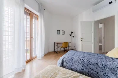 Schlafzimmer; tageslicht, holzboden