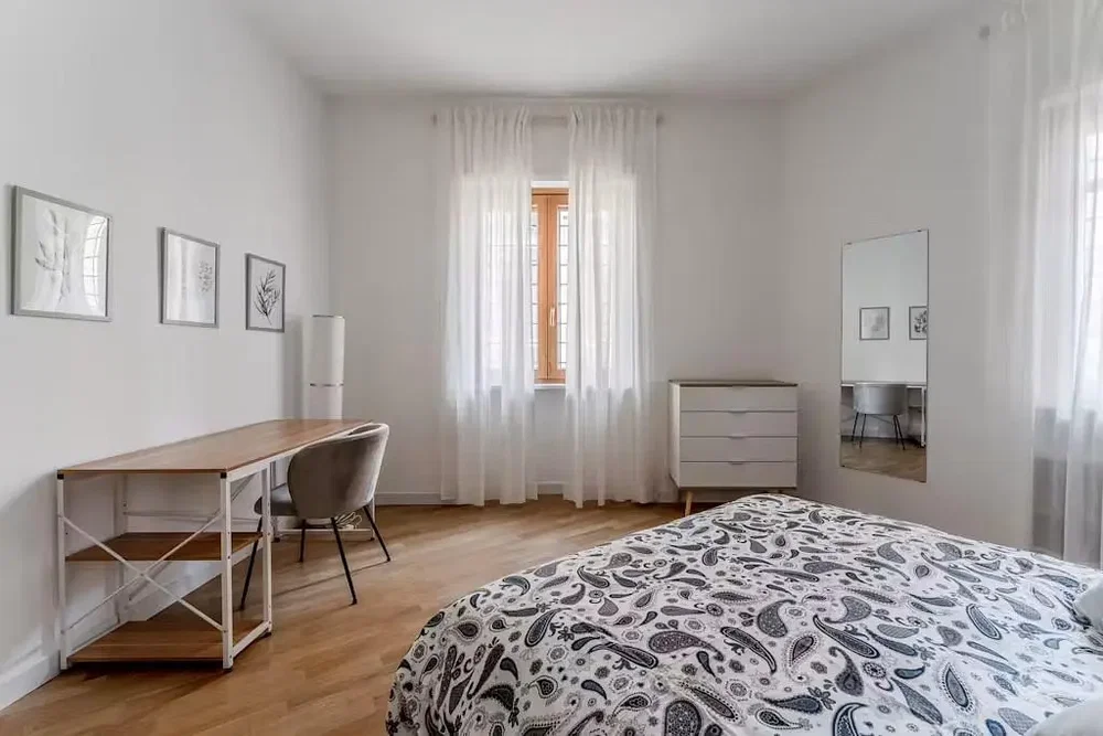 Schlafzimmer; tageslicht, holzboden, moderner stil