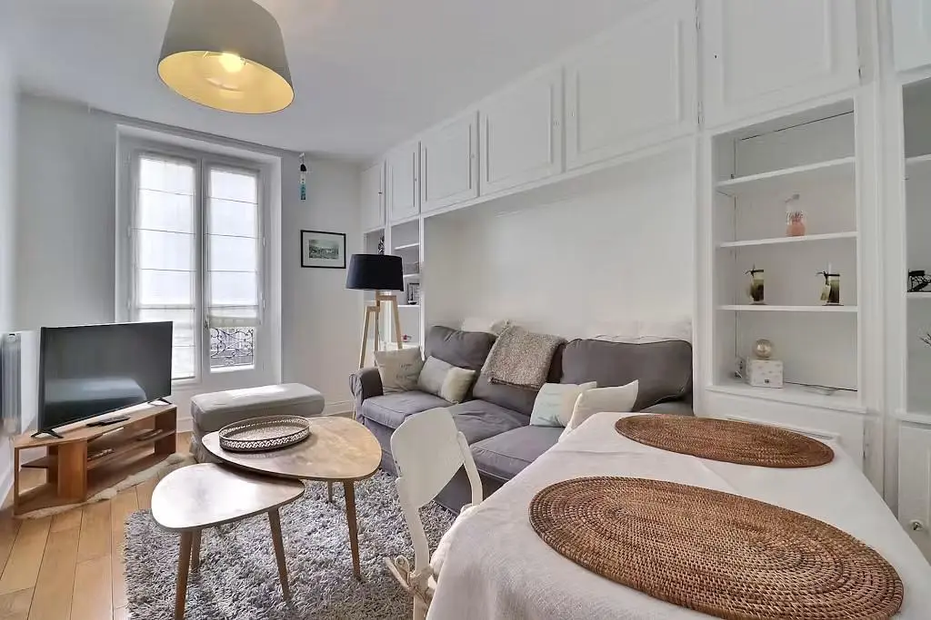 Oturma odası; doğal ışık, modern stil