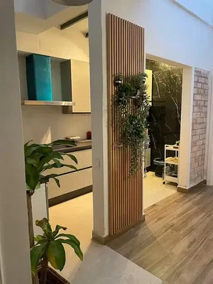 Mutfak; ahşap zemin, doğal ışık, modern stil