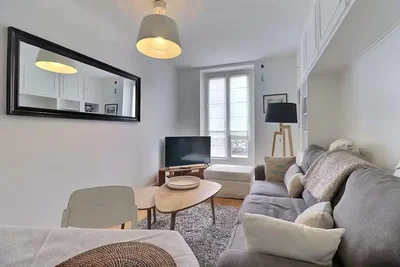 Oturma odası; doğal ışık, modern stil
