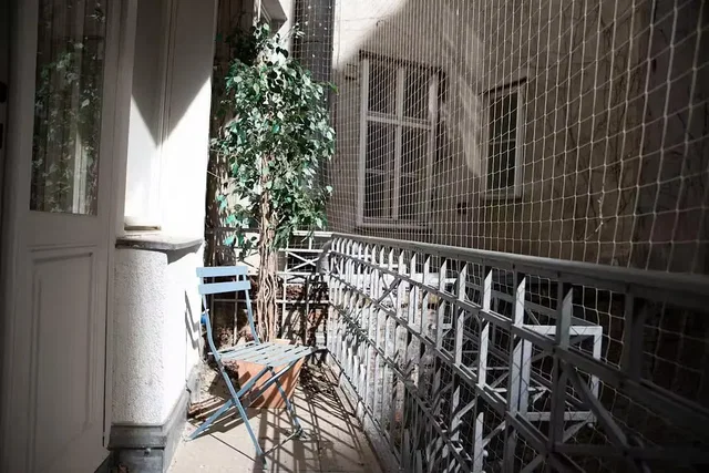 Balkon; přirozené světlo, dřevěná podlaha