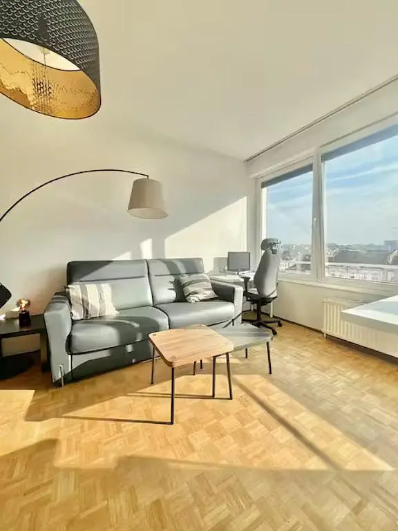 Wohnzimmer; tageslicht, holzboden, blick
