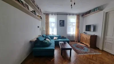 Дневна соба; дрвени под, природно светло, модерни стил