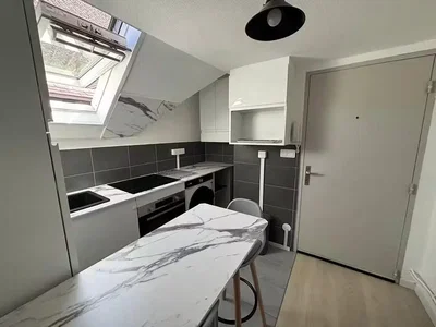 Cucina; elettrodomestici, luce naturale, ristrutturato, pavimento in piastrelle