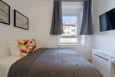 Yatak odası; doğal ışık, modern stil