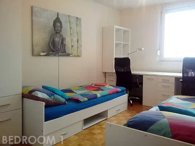 Schlafzimmer; holzboden, tageslicht, moderner stil