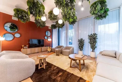 Soggiorno; luce naturale, stile moderno, pavimento in legno