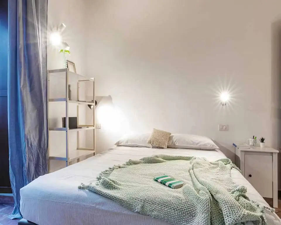 Bedroom; natural light, modern style