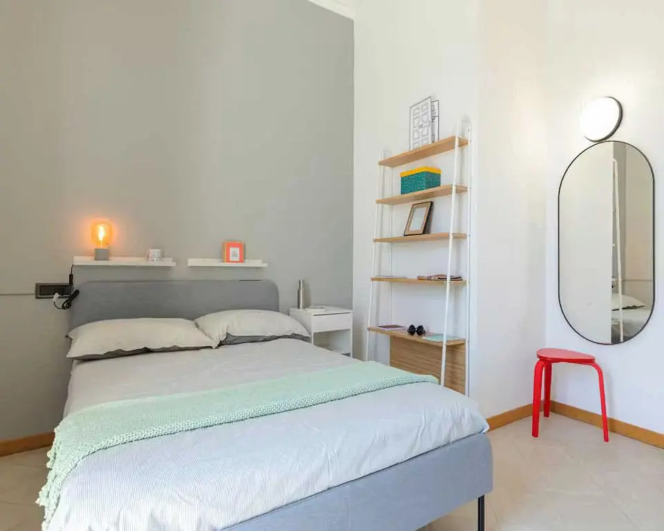 Schlafzimmer; tageslicht, fliesenboden