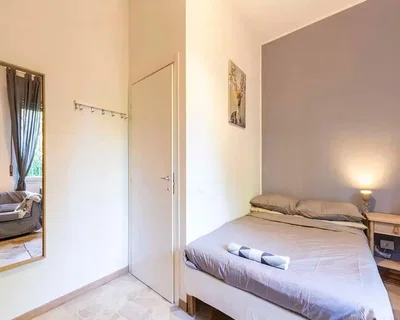 Chambre; lumière naturelle, carrelage