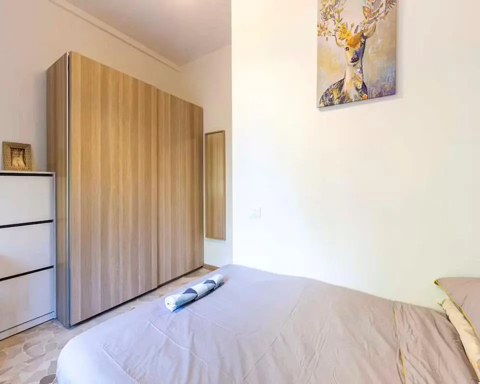 Chambre; lumière naturelle, carrelage