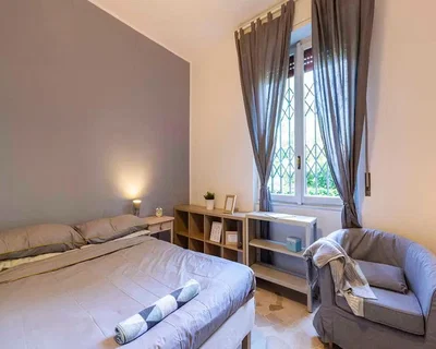 Chambre; carrelage, lumière naturelle