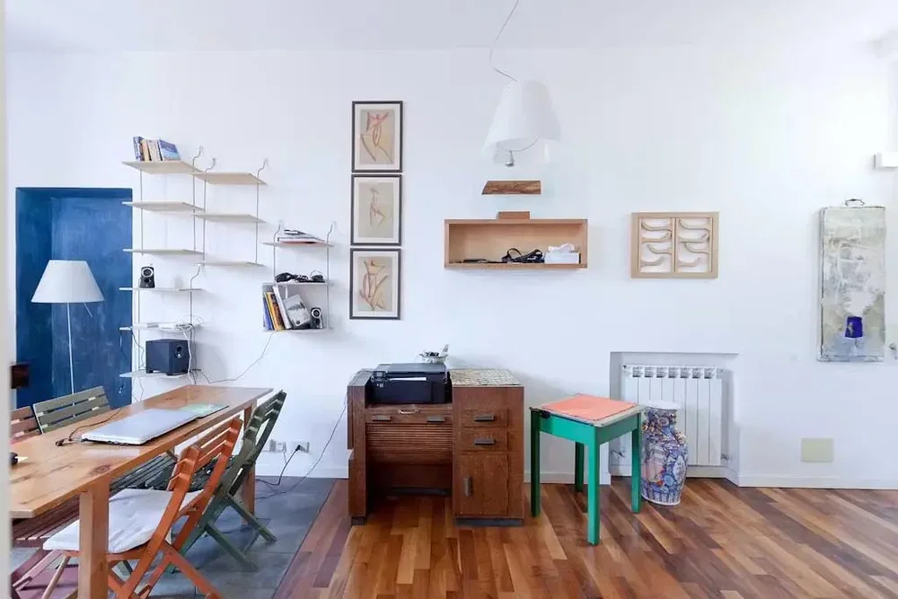 Salon; parquet, lumière naturelle, style moderne