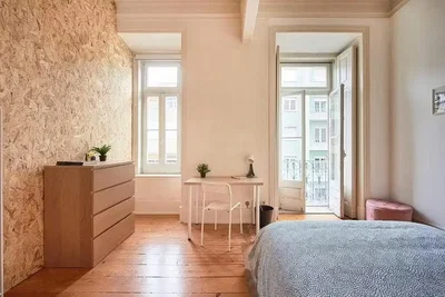 Schlafzimmer; holzboden, tageslicht