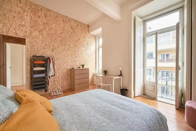 Spavaća soba; prirodno svjetlo, drveni pod