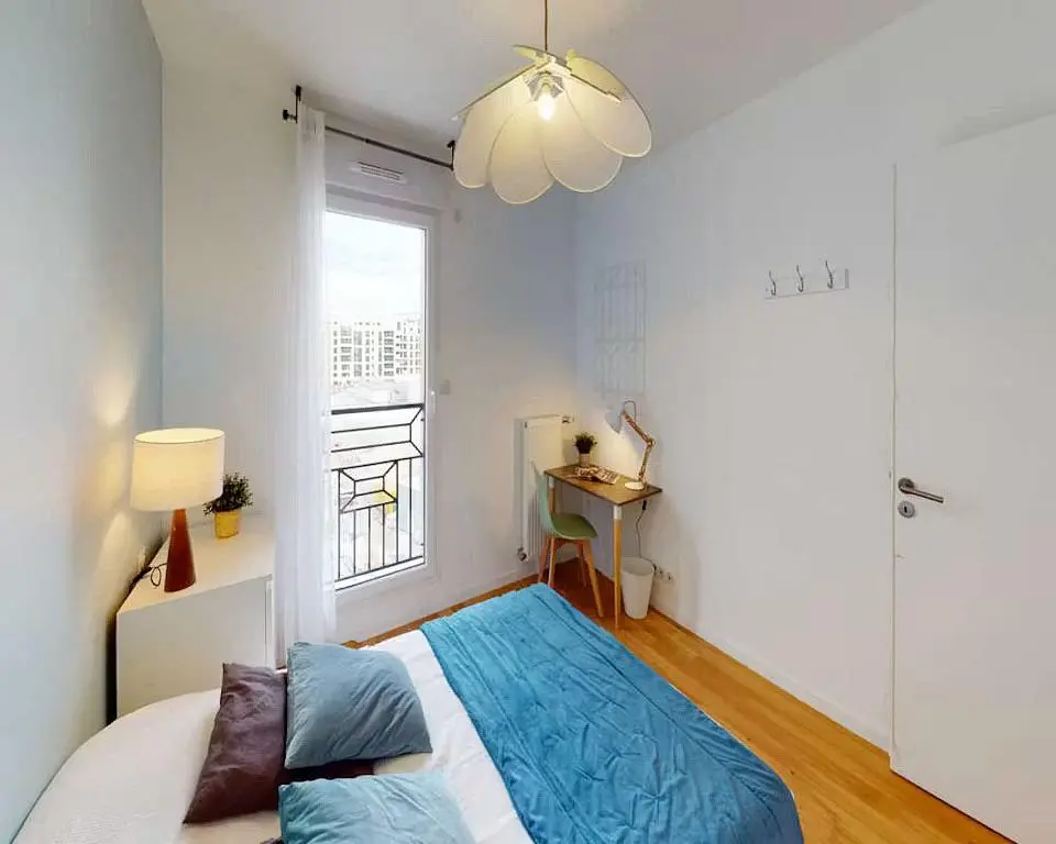 Schlafzimmer; tageslicht, holzboden