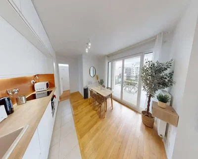 Küche; küchengeräte, holzboden, tageslicht, moderner stil