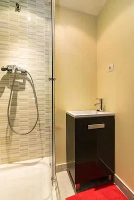 Salle de bain; carrelage, lumière naturelle