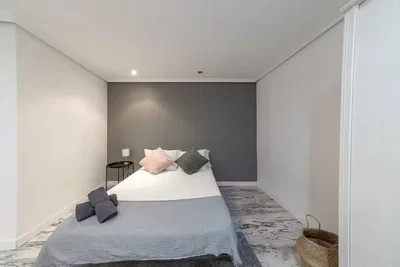Chambre; lumière naturelle, parquet
