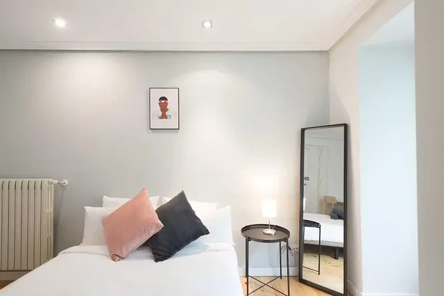 Schlafzimmer; tageslicht, moderner stil