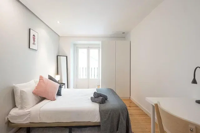Schlafzimmer; holzboden, tageslicht