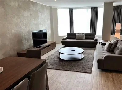 Wohnzimmer; tageslicht, moderner stil, fliesenboden