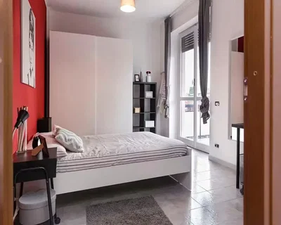 Schlafzimmer; fliesenboden, tageslicht