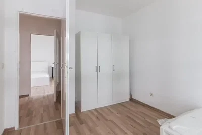 Υπνοδωμάτιο; ξύλινο πάτωμα, φυσικό φως