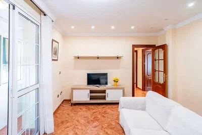 Salon; lumière naturelle, carrelage