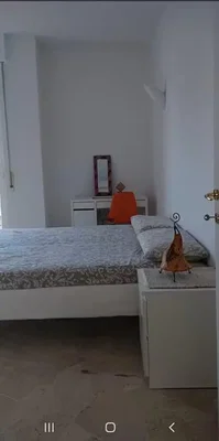 Chambre; lumière naturelle, carrelage