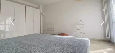 Chambre; lumière naturelle, parquet