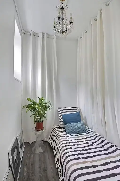 Chambre; parquet, lumière naturelle