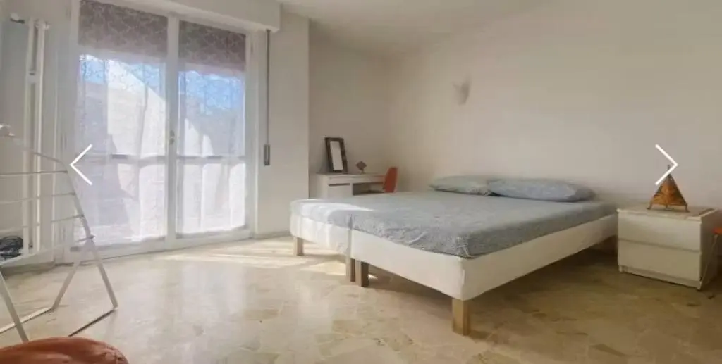 Chambre; lumière naturelle, carrelage