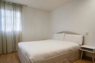 Chambre; parquet, lumière naturelle