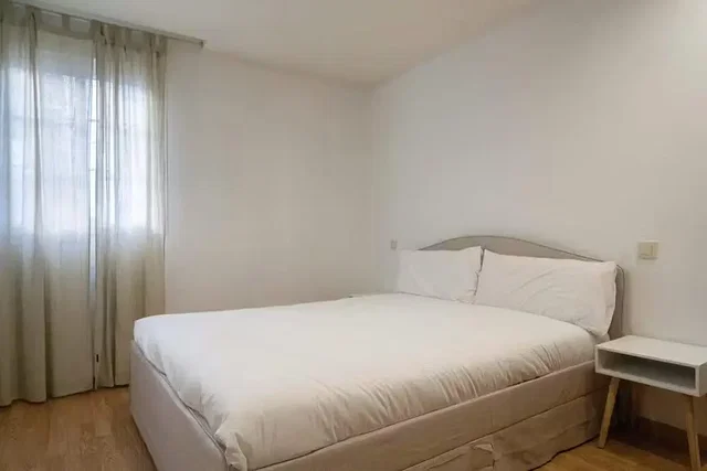 Chambre; parquet, lumière naturelle