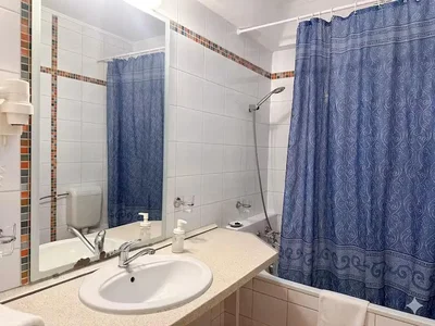 Casa de banho; chão de azulejo