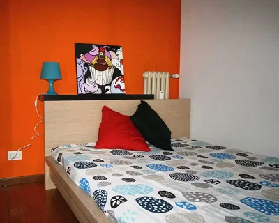 Chambre; lumière naturelle, parquet