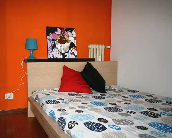 Chambre; lumière naturelle, parquet