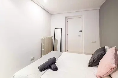 Yatak odası; doğal ışık, tadilatlı