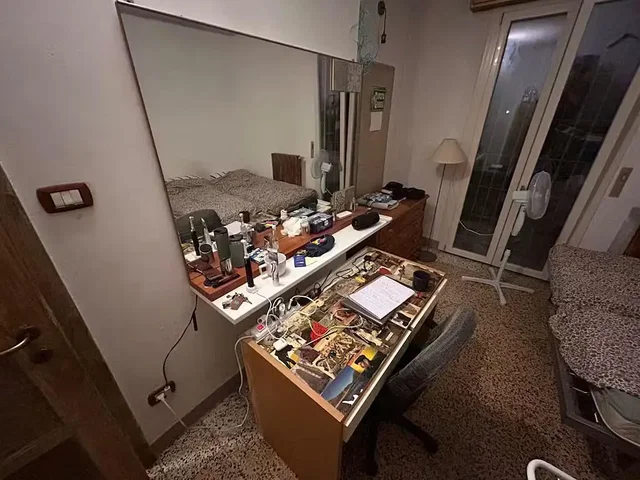 غرفة نوم; يحتاج إلى تجديد, داخلية داكنة