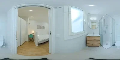 Kupaonica; pločice, prirodno svjetlo