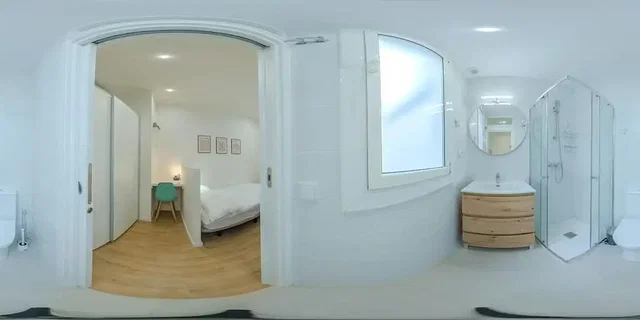 Banyo; fayans zemin, doğal ışık