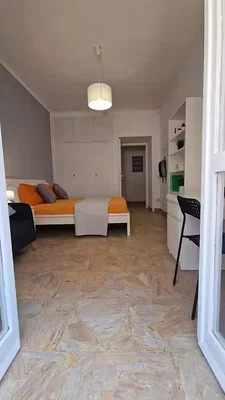 Schlafzimmer; fliesenboden, tageslicht