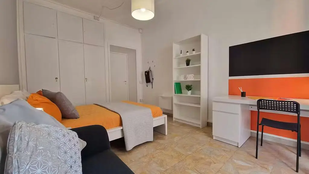 Schlafzimmer; fliesenboden, tageslicht
