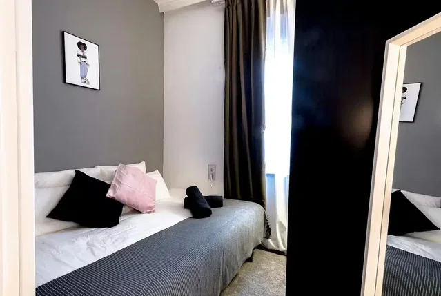 Bedroom; natural light, modern style