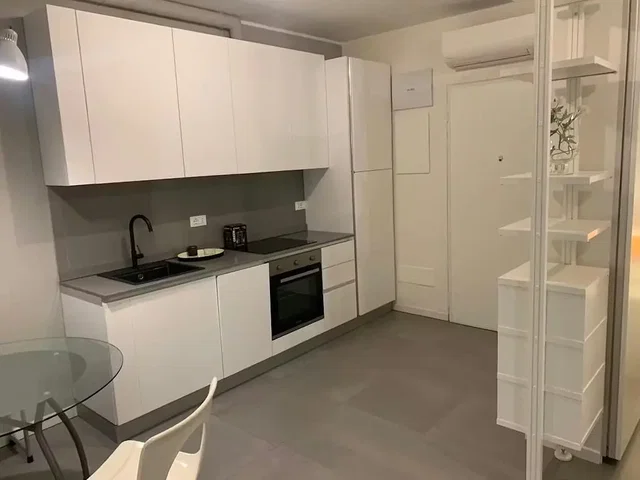 Kuhinja; kuhinjski aparati, pločice, renoviran, prirodno svjetlo