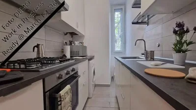 Kuhinja; kuhinjski aparati, pločice, prirodno svjetlo