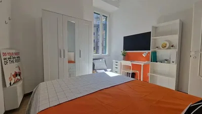 Ložnice; přirozené světlo, dřevěná podlaha