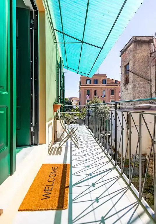 Balkon; prirodna svjetlost, pogled
